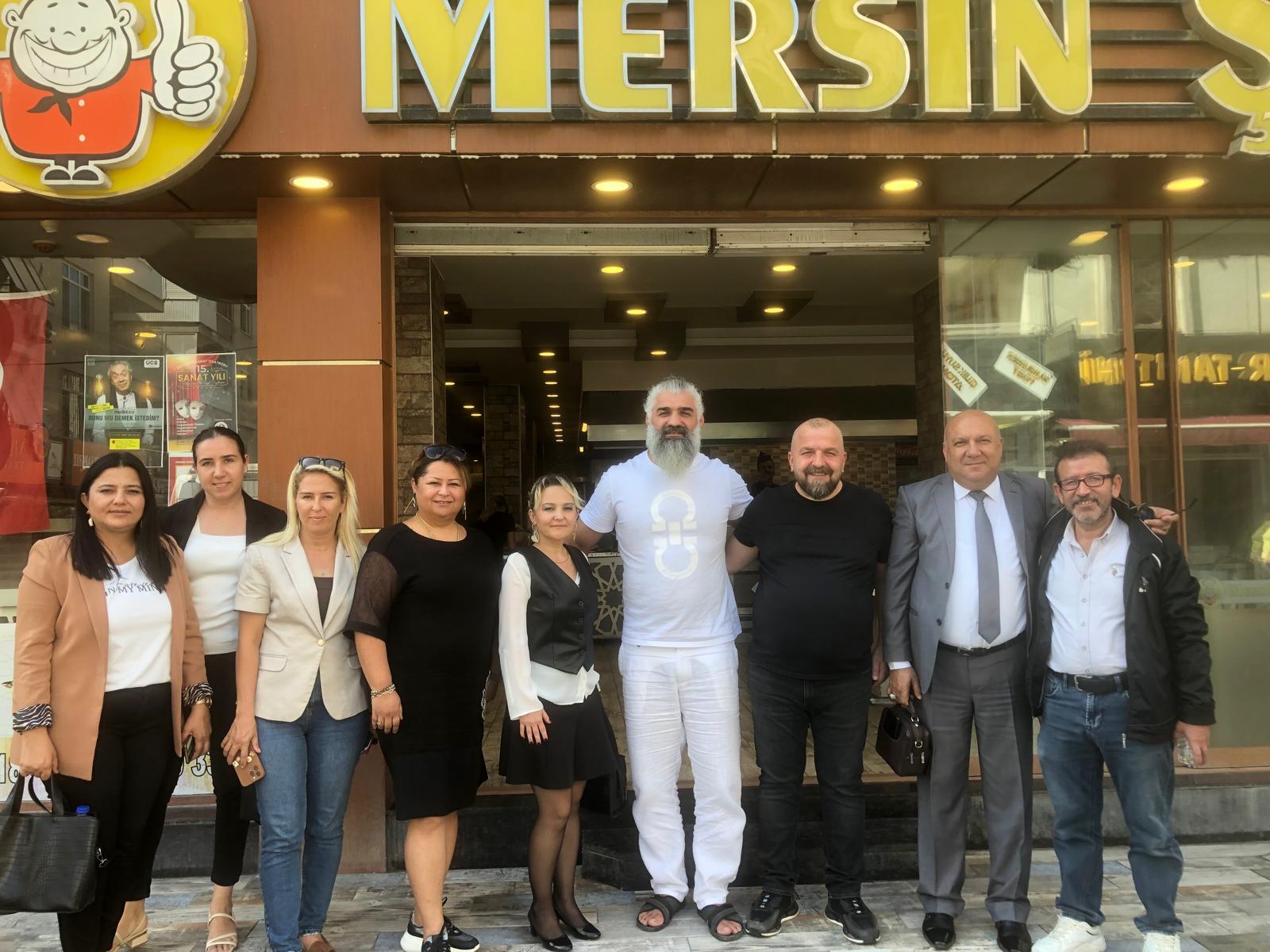Şefimiz ve ekibimiz misafirlerle